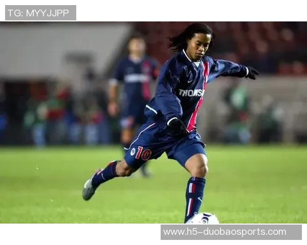 小罗的足球传奇之路：从街头天才到世界巨星的辉煌历程