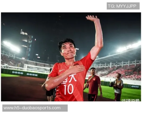 中国足球先生的荣耀与挑战：追寻梦想的足坛传奇之路